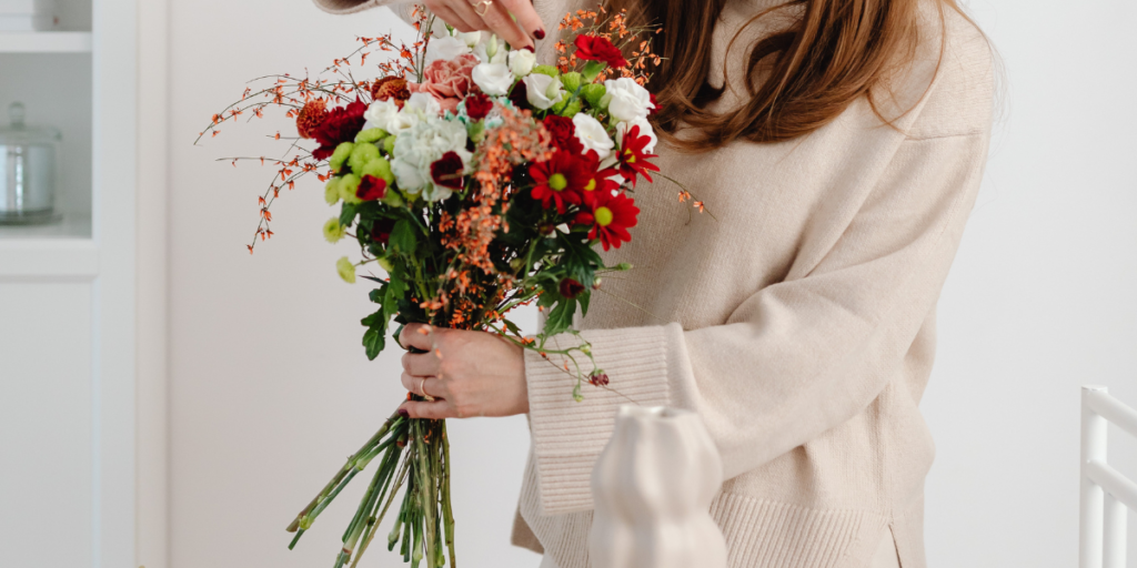 How to wrap a flower bouquet